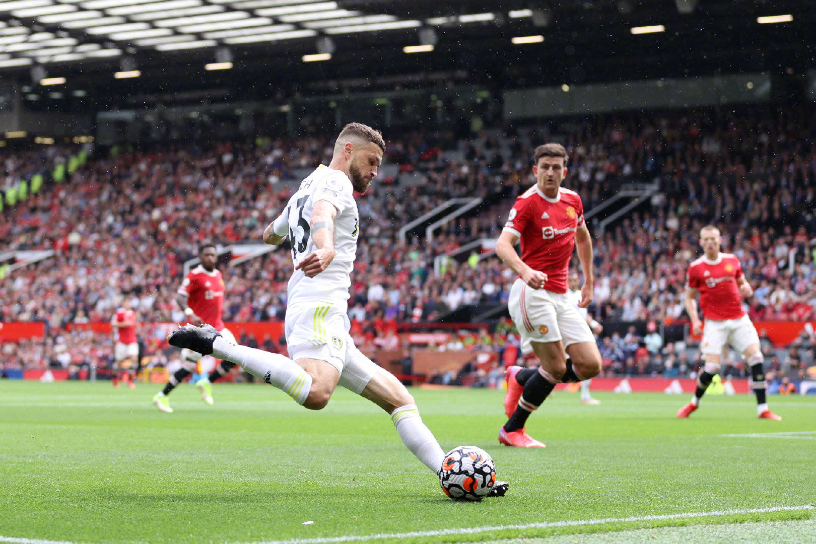 虽然他在比 虽然他在比